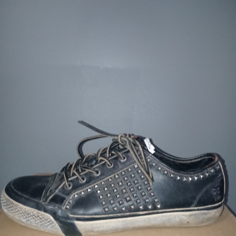 **RARE** FRYE Distressed w/rivets